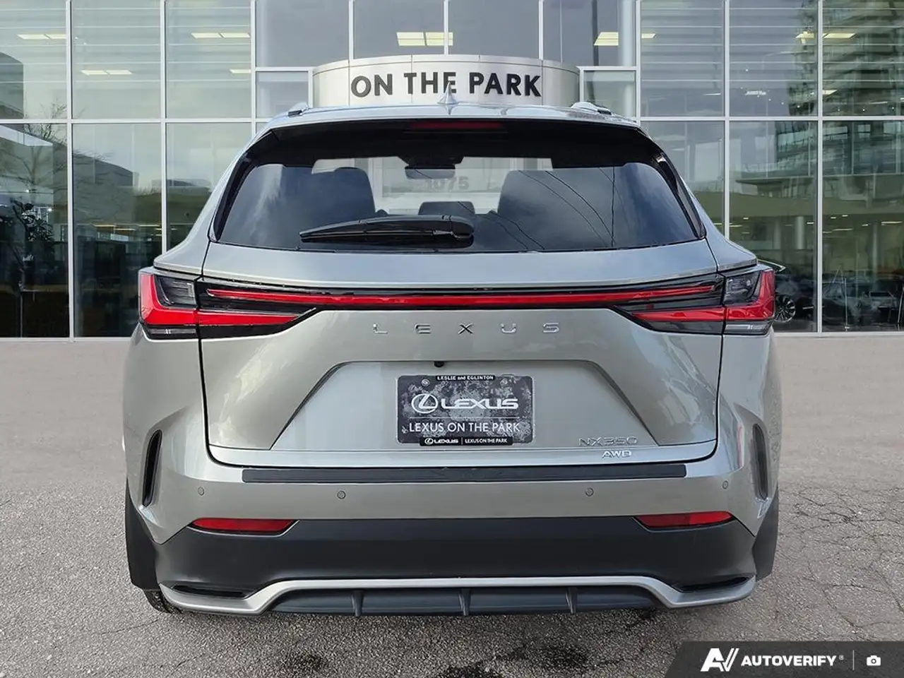 Lexus NX снимка Lexus NX