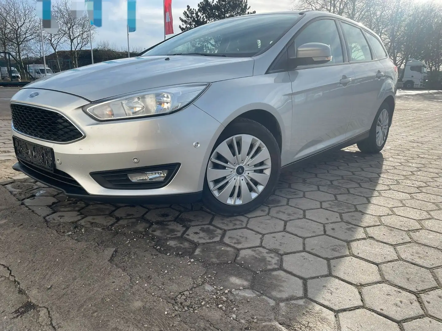 Ford Focus Turnier Business Plateado - 1