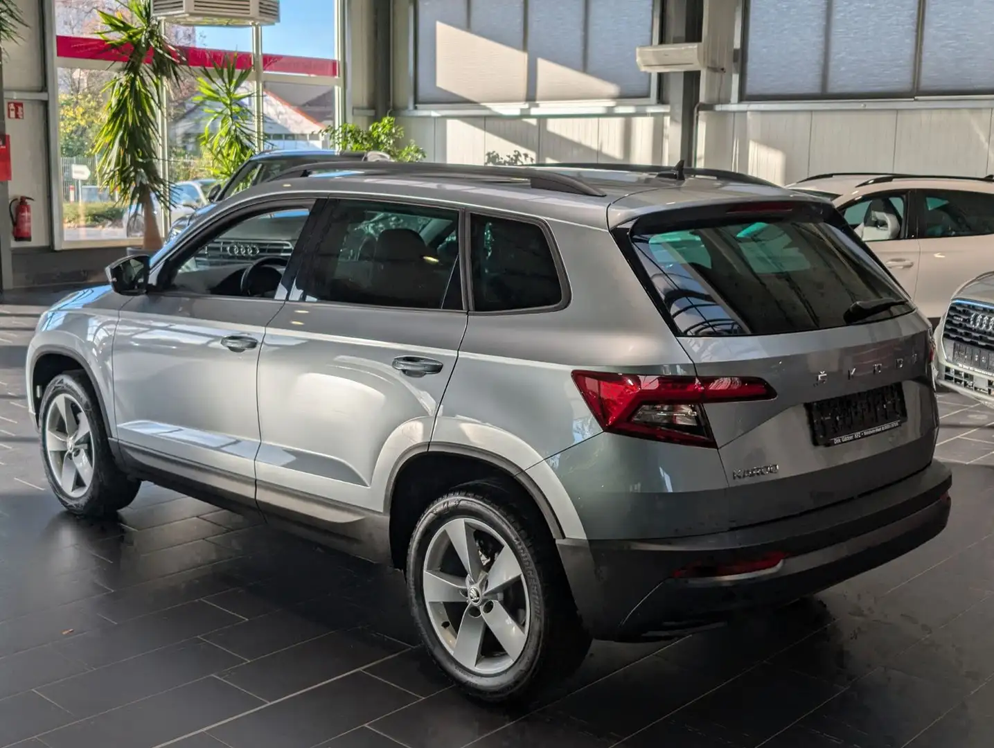 Skoda Karoq 2.0 TDI SCR DSG Ambition 1. Hand 8-fach Gri - 2