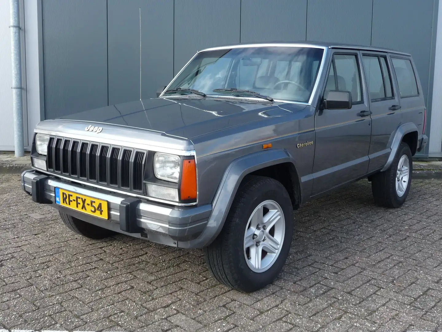 Jeep Cherokee 4.0 Limited Gris - 1