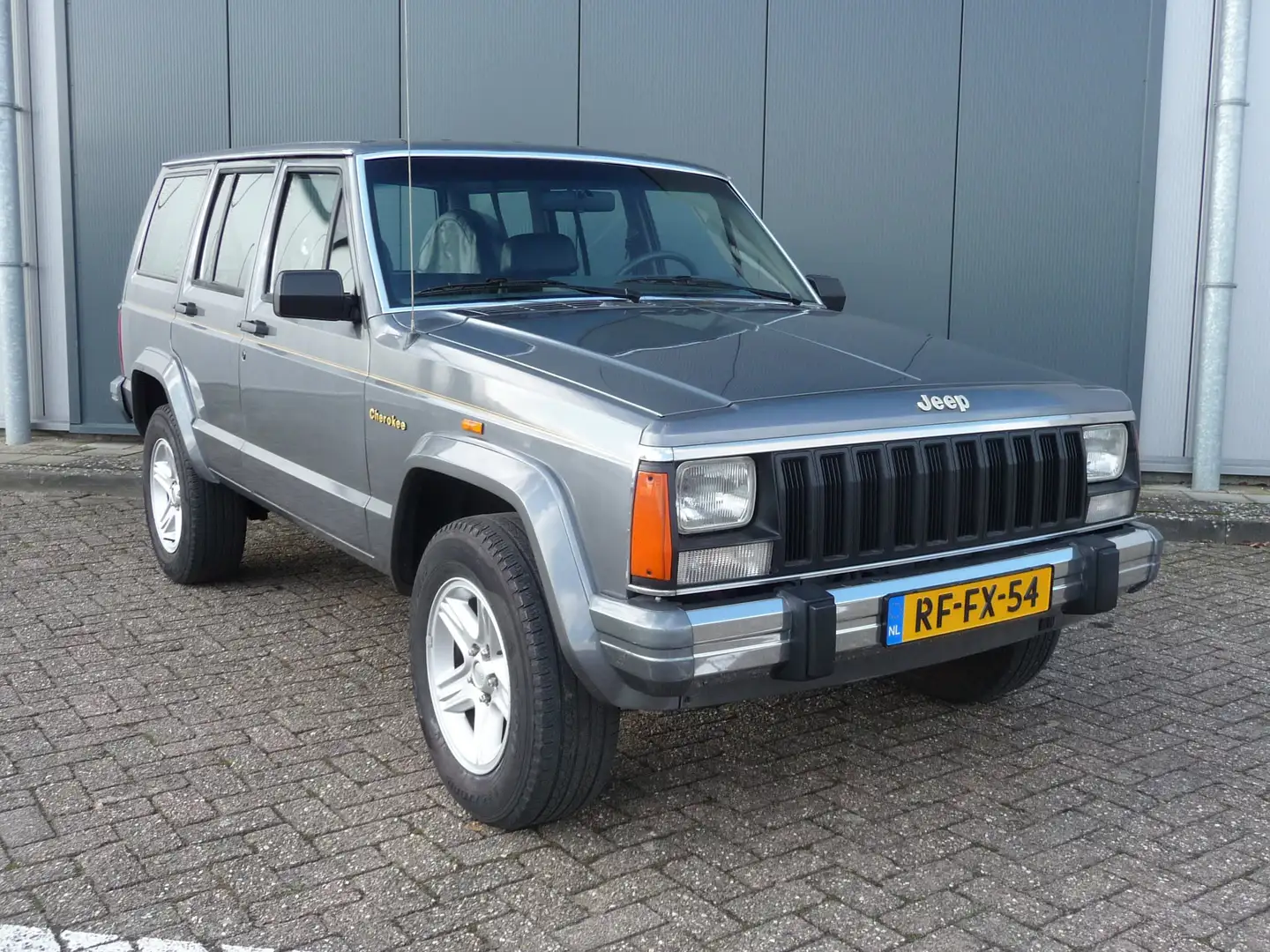 Jeep Cherokee 4.0 Limited Gris - 2