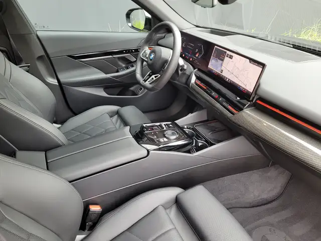 BMW M view 11