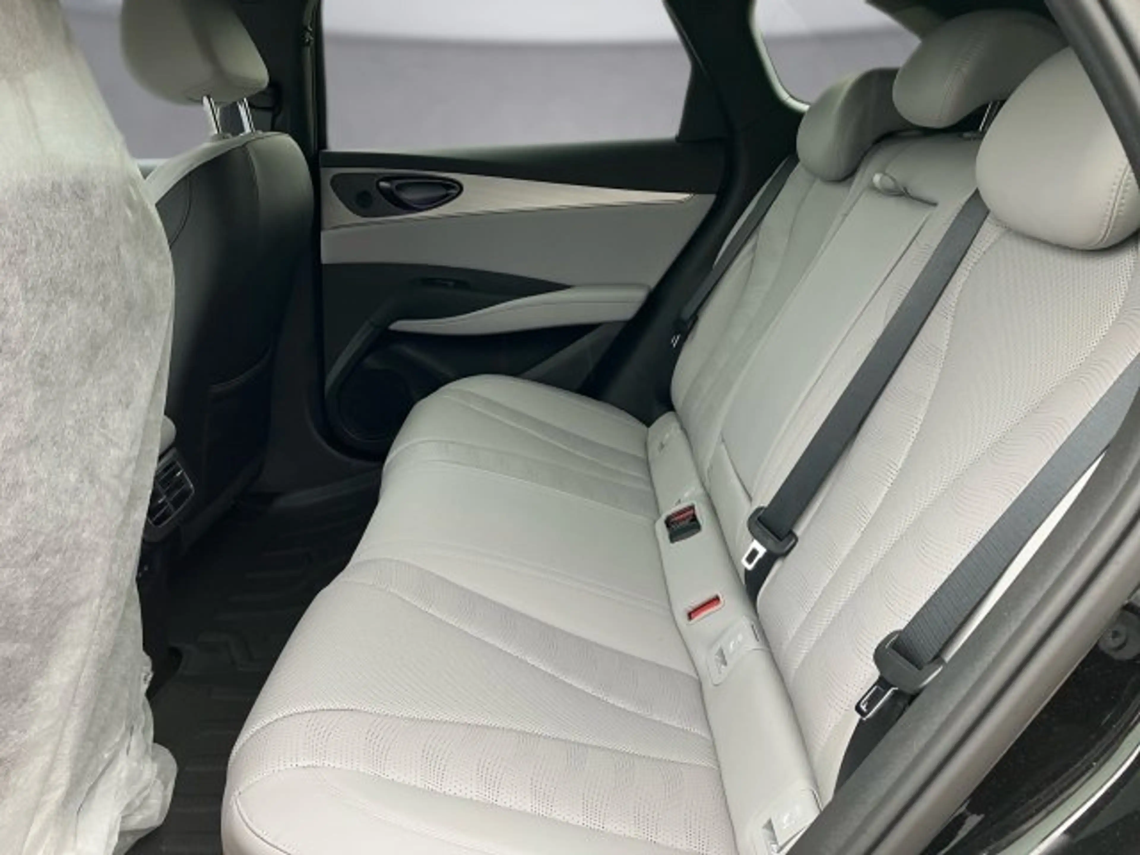 BYD Seal 6 DM-i Touring Comfort — photo 9