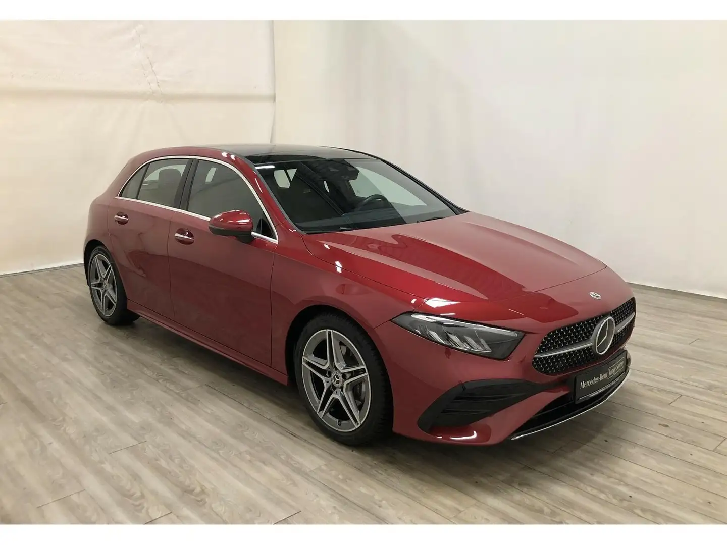 Mercedes-Benz A 200 AMG Pano*LED*Kamera*Distr*Navi*Ambientebel Rot - 2