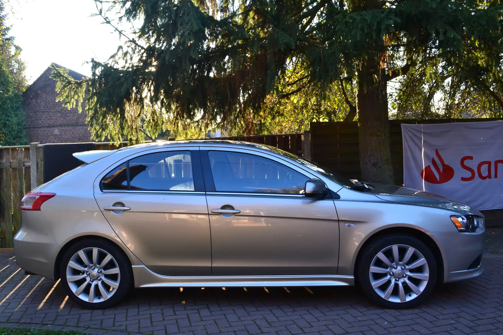 Mitsubishi Lancer Intense, Standheizung, Klimaaut, aus 1. Besitz ! Beige - 1