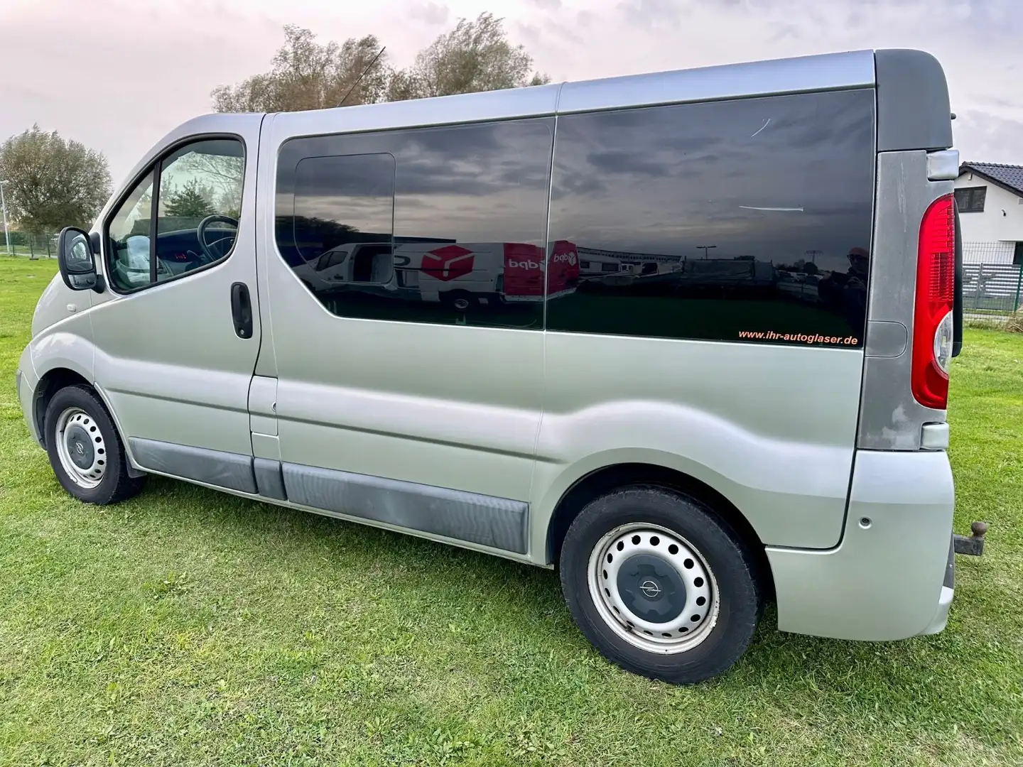 Nissan Primastar Kombi 6 Sitzer Argent - 2