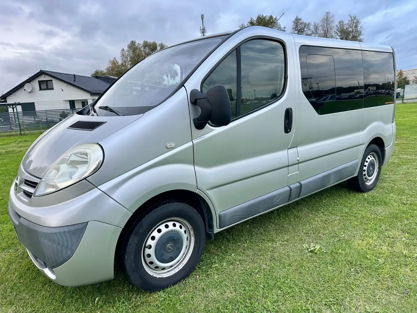 Nissan Primastar Kombi 6 Sitzer Argent - 1