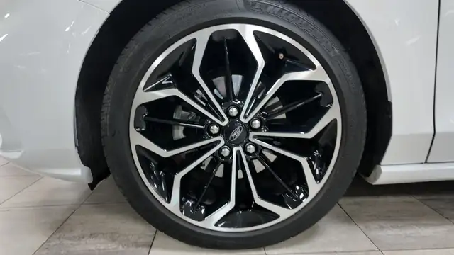 Ford Focus view 12