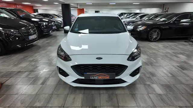 Ford Focus view 2