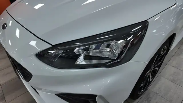 Ford Focus view 10