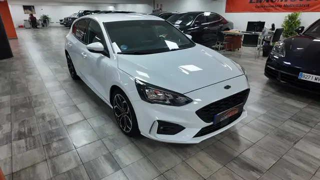Ford Focus view 8