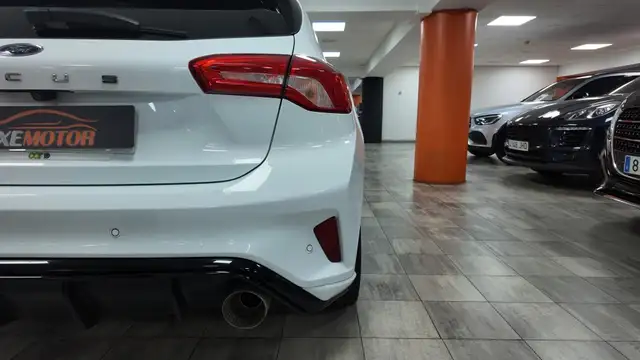 Ford Focus view 15