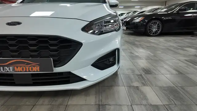 Ford Focus view 9