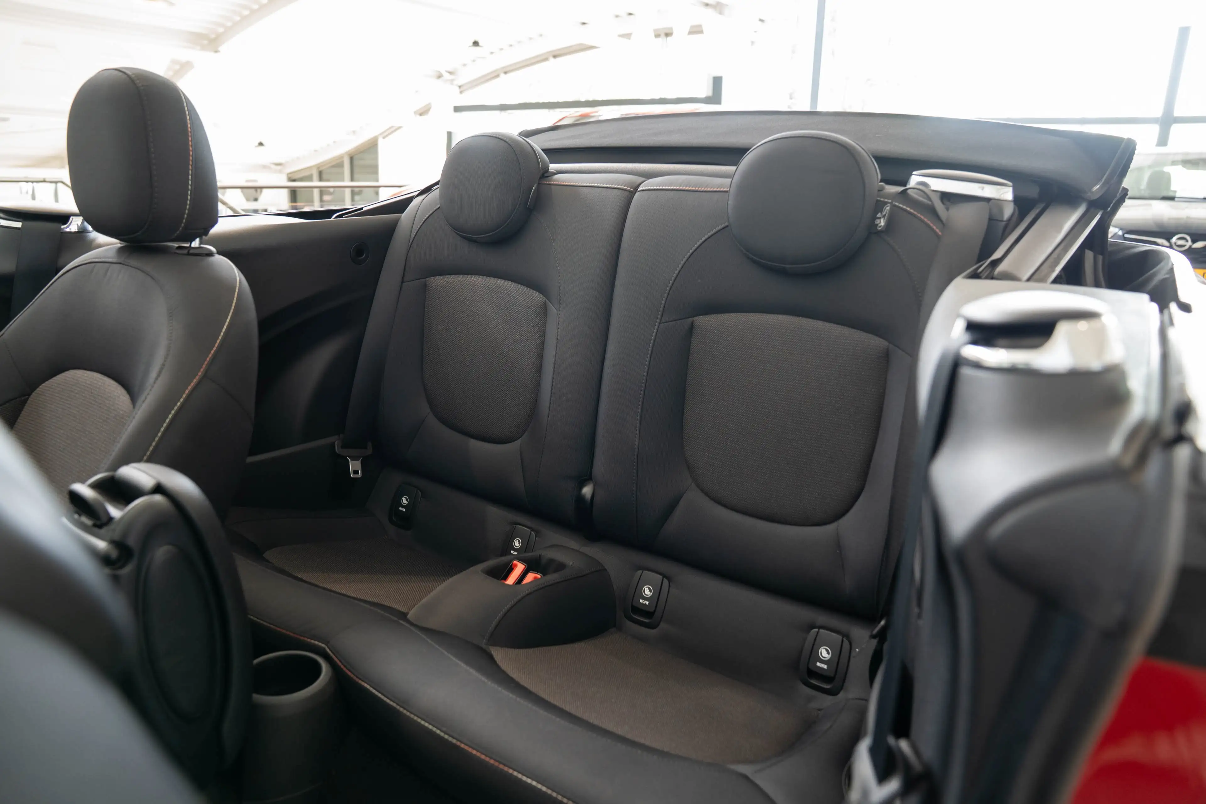 MINI Cooper Cabrio 1.5 Salt | Navigatie | Parkeersensoren | Lichtmeta — photo 11