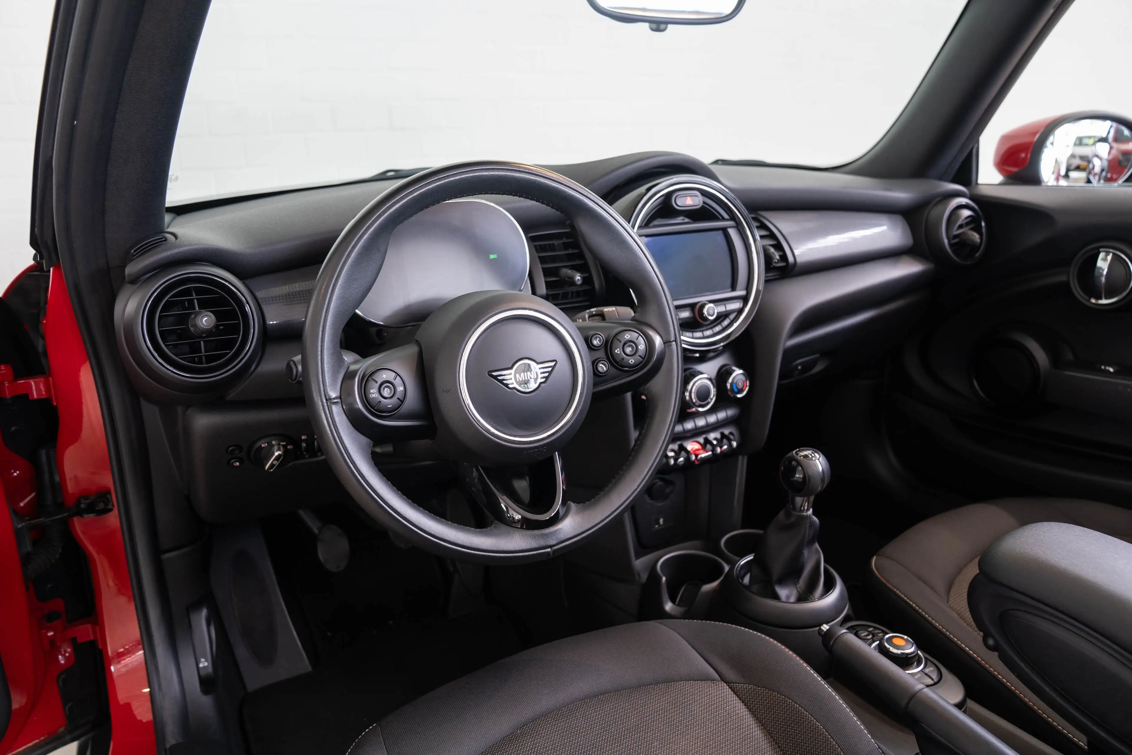 MINI Cooper Cabrio 1.5 Salt | Navigatie | Parkeersensoren | Lichtmeta — photo 13