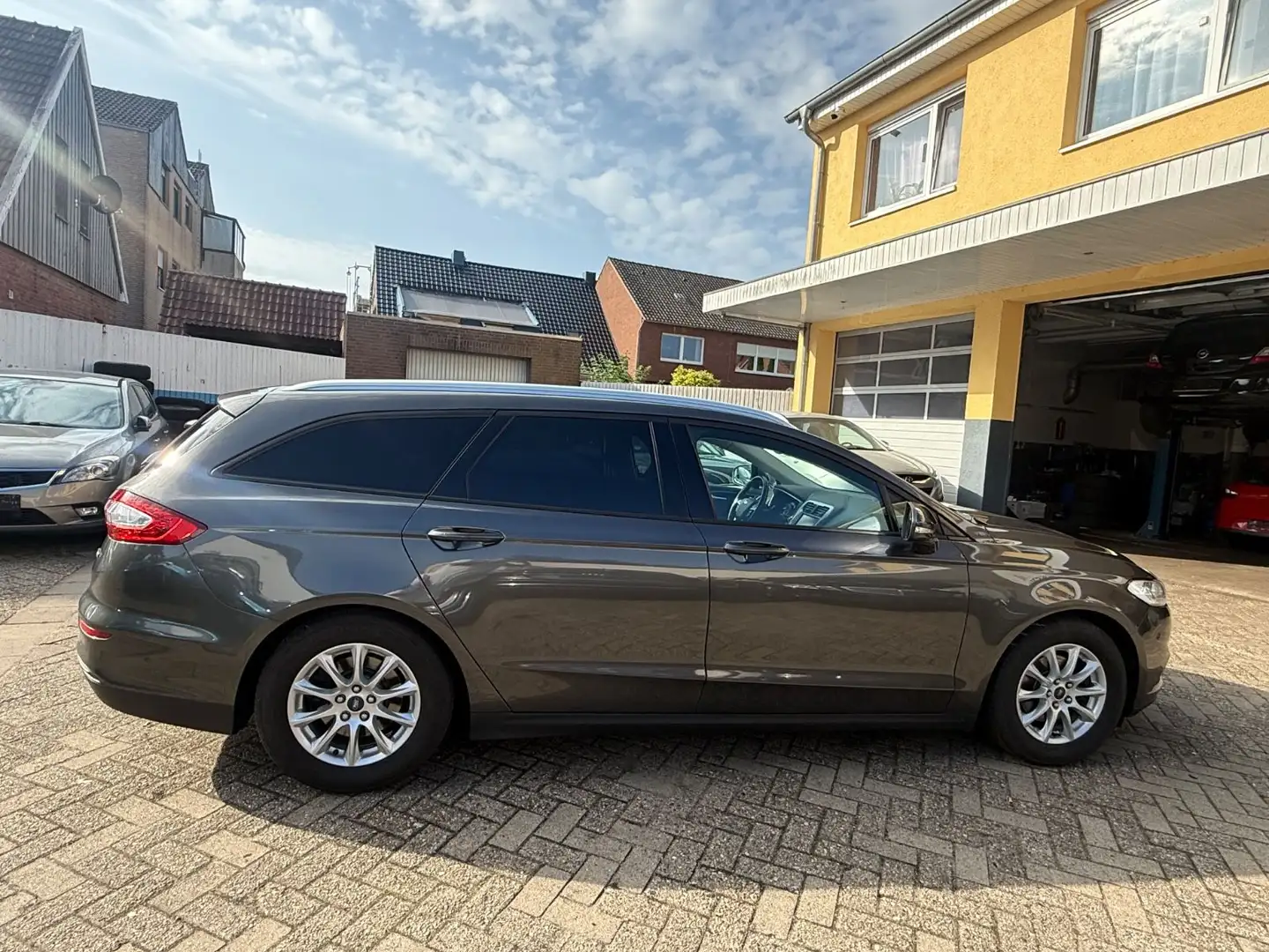 Ford Mondeo Turnier Business Edition*NAVI*SHZ*KEYLES* Gris - 2