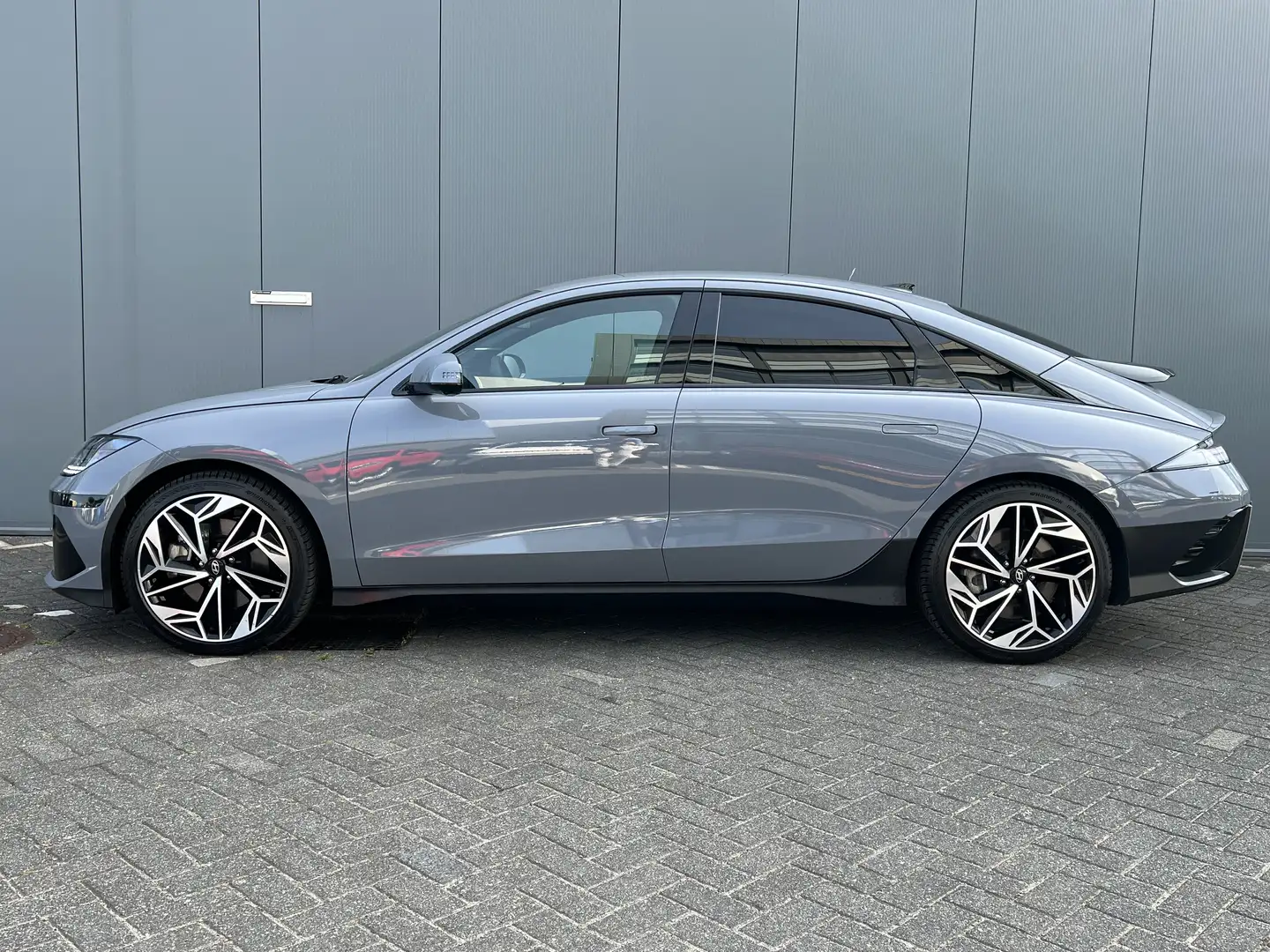 Hyundai IONIQ 6 77.4 kWh 325pk Lounge AWD | Leder | Keyless | Full Blauw - 2