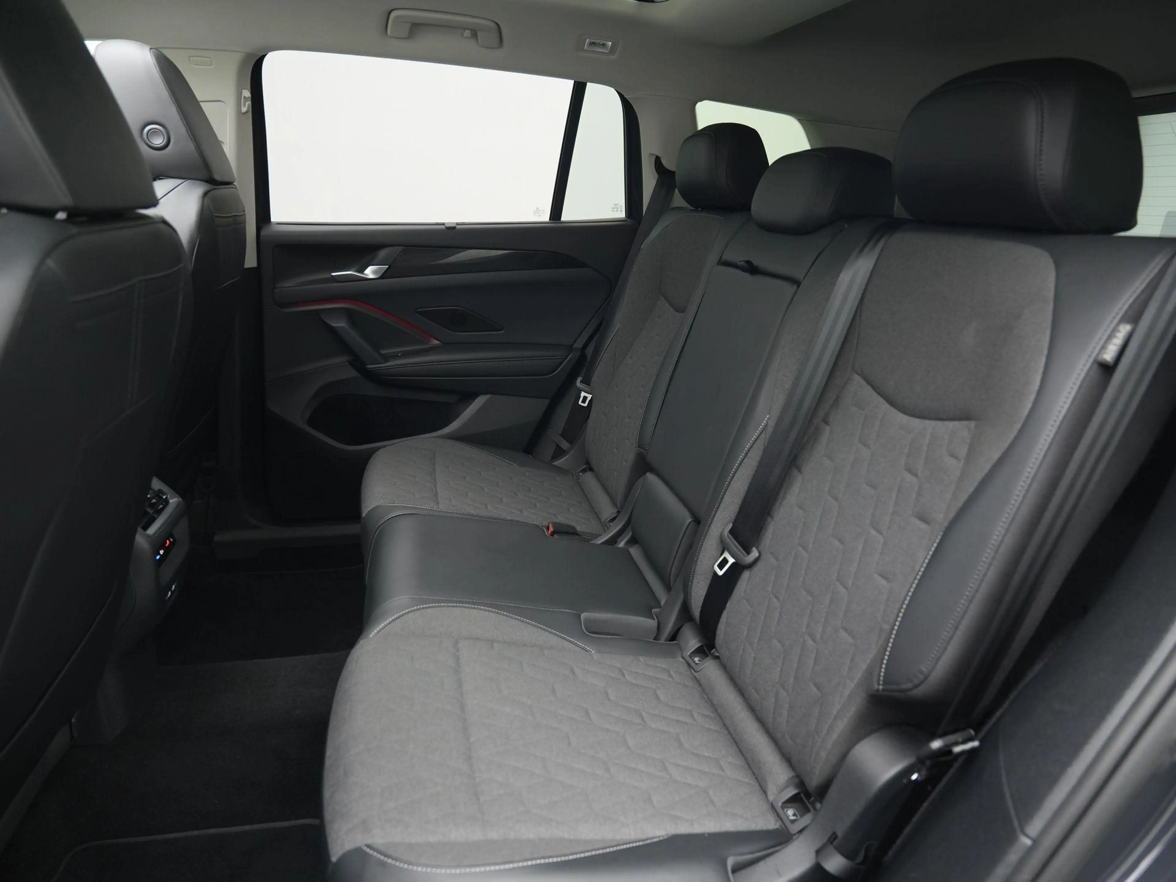 Volkswagen Tayron 1.5 eHybrid 204pk Life | Trekhaak | Panoramadak | — photo 9