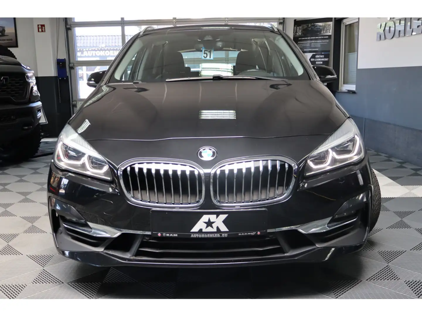 BMW 220 d Active Tourer Luxury Line Leder Navi Hifi Sport Black - 2