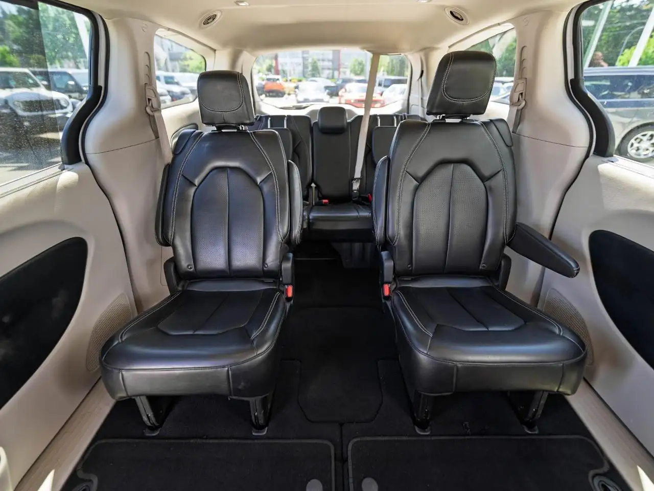 Chrysler Pacifica photo Chrysler Pacifica