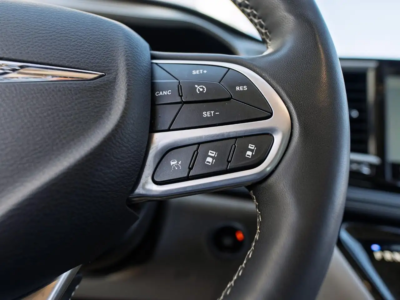 Chrysler Pacifica photo Chrysler Pacifica