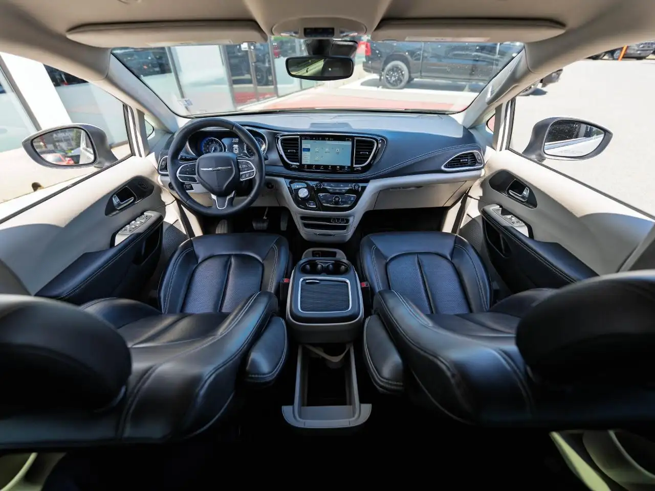 Chrysler Pacifica photo Chrysler Pacifica