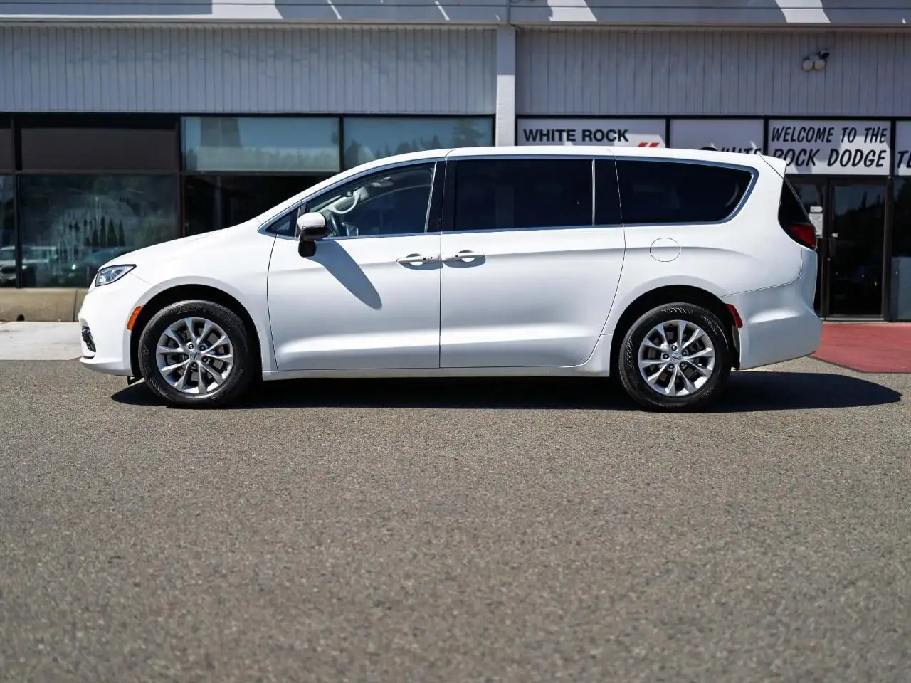 Chrysler Pacifica photo Chrysler Pacifica