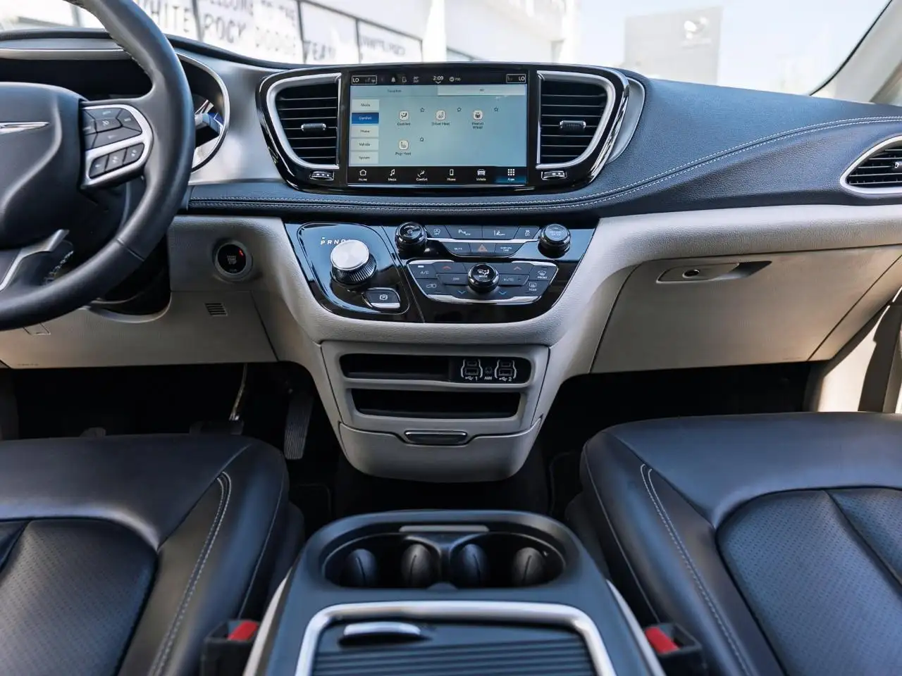 Chrysler Pacifica photo Chrysler Pacifica