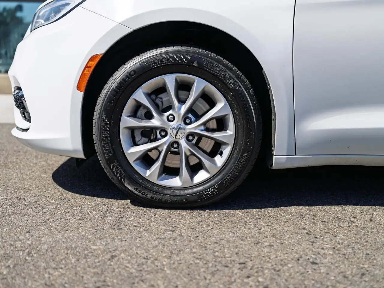 Chrysler Pacifica photo Chrysler Pacifica