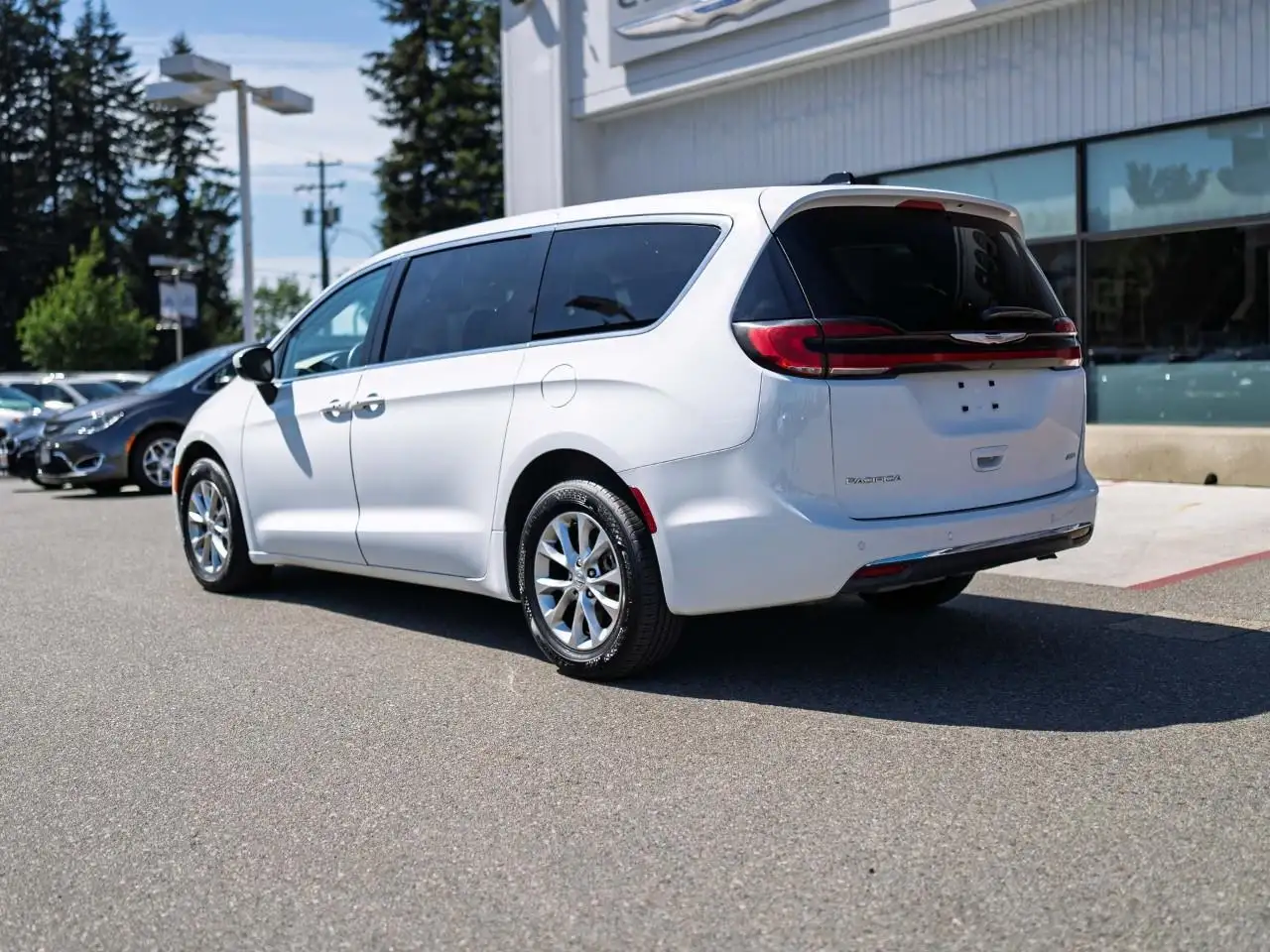 Chrysler Pacifica photo Chrysler Pacifica