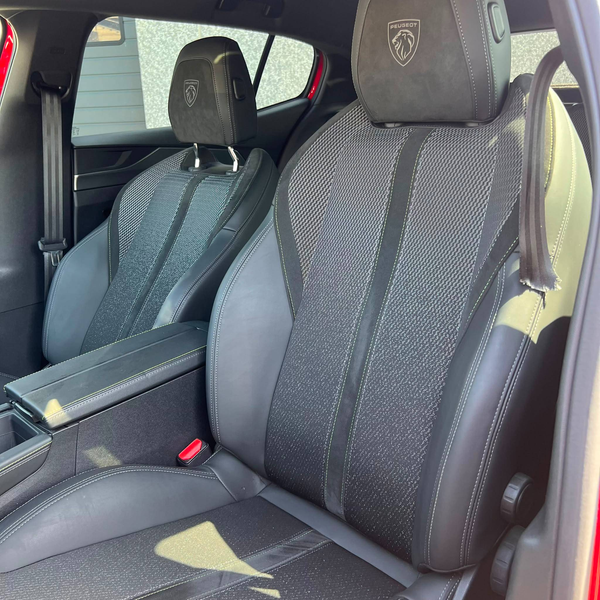 Peugeot 408 GT 145 Hybrid — photo 9