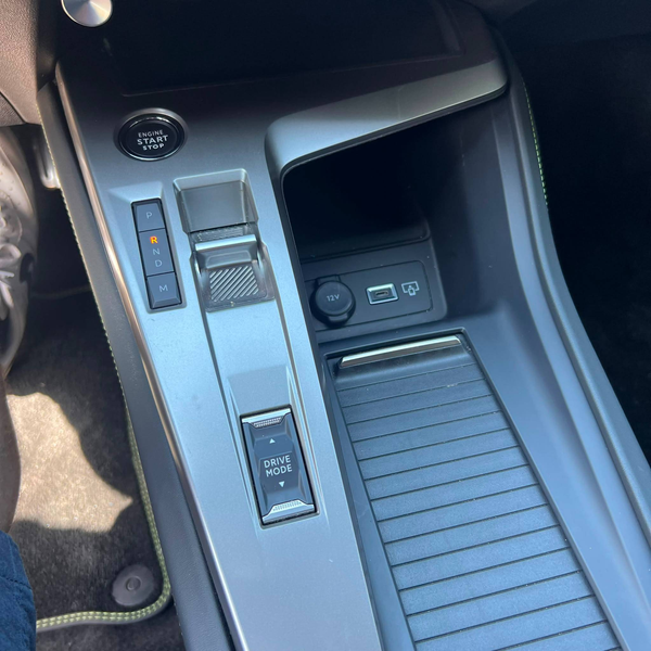 Peugeot 408 GT 145 Hybrid — photo 10