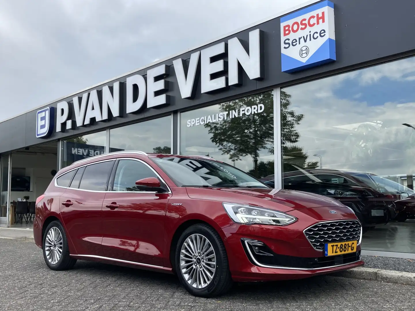 Ford Focus Wagon 1.5 EcoBoost Vignale 150pk/110kW Automaat | Rood - 1