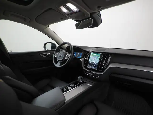 Volvo XC60 view 2