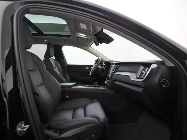 Volvo XC60 view 3