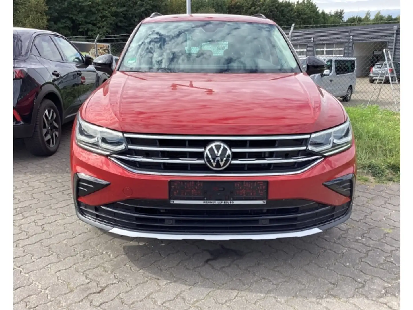 Volkswagen Tiguan Urban Sport 2.0 TDI BMT Start-Stopp EU6d Rot - 2