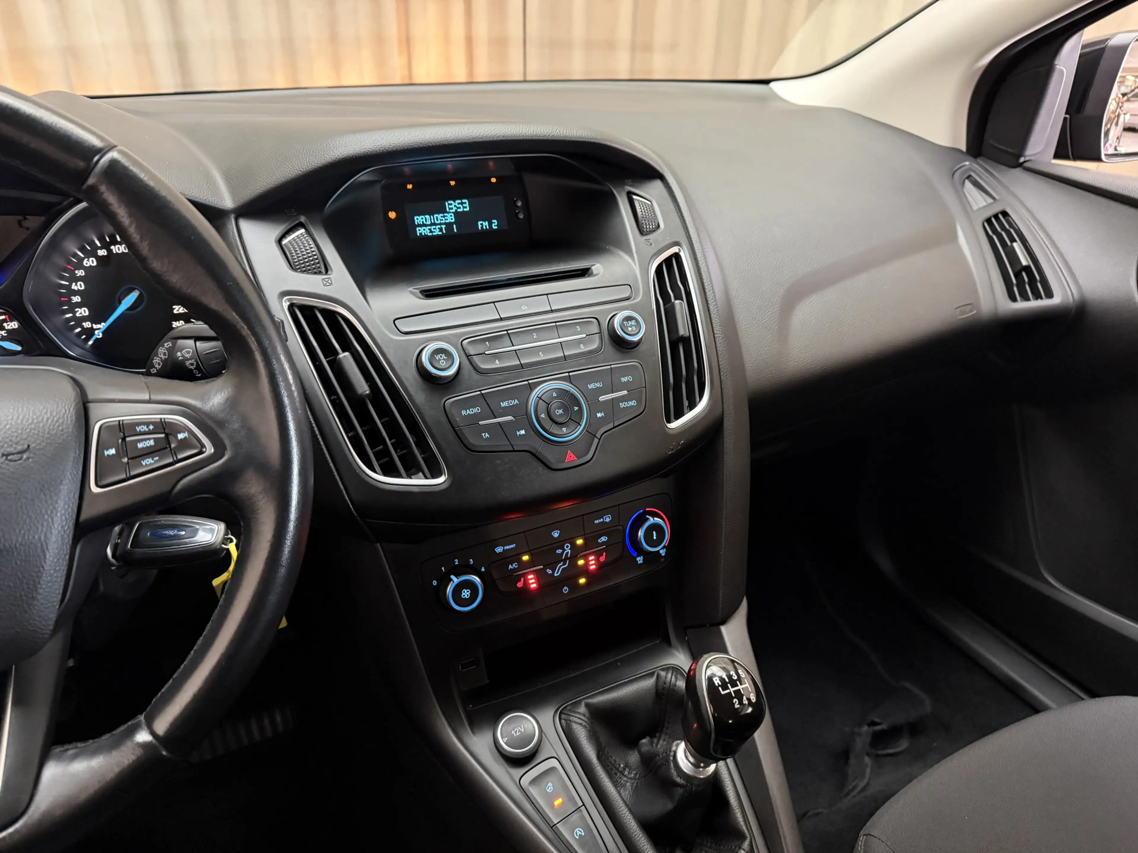 Ford Focus 1.0 Titanium Edition Stoel-/Stuurverwarming / PDC — photo 26