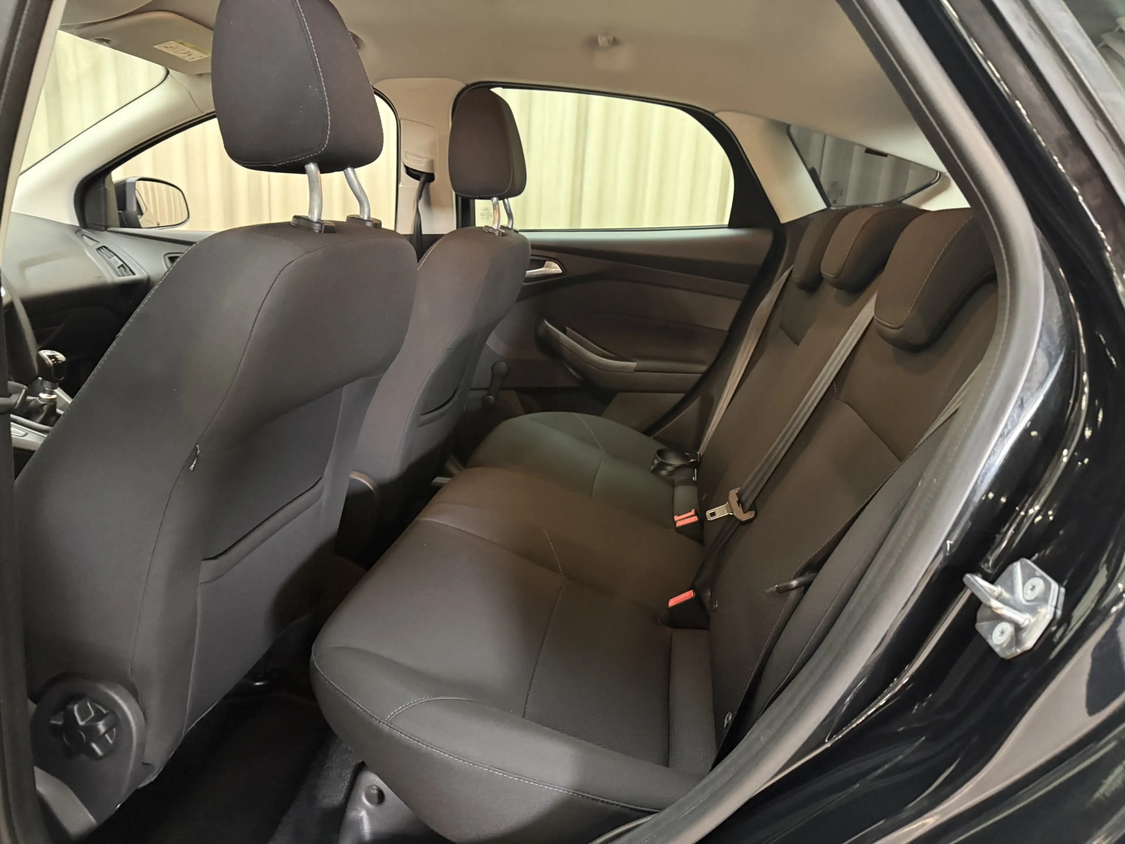 Ford Focus 1.0 Titanium Edition Stoel-/Stuurverwarming / PDC — photo 13
