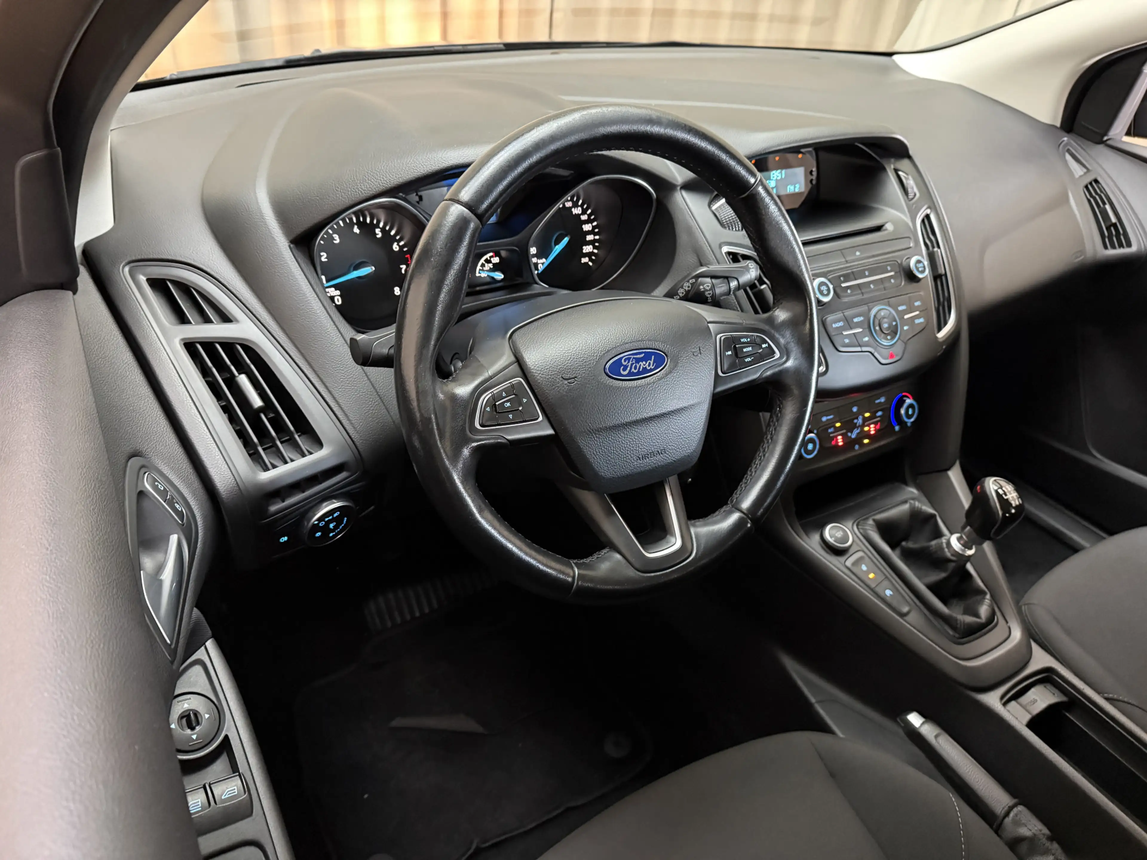 Ford Focus 1.0 Titanium Edition Stoel-/Stuurverwarming / PDC — photo 23