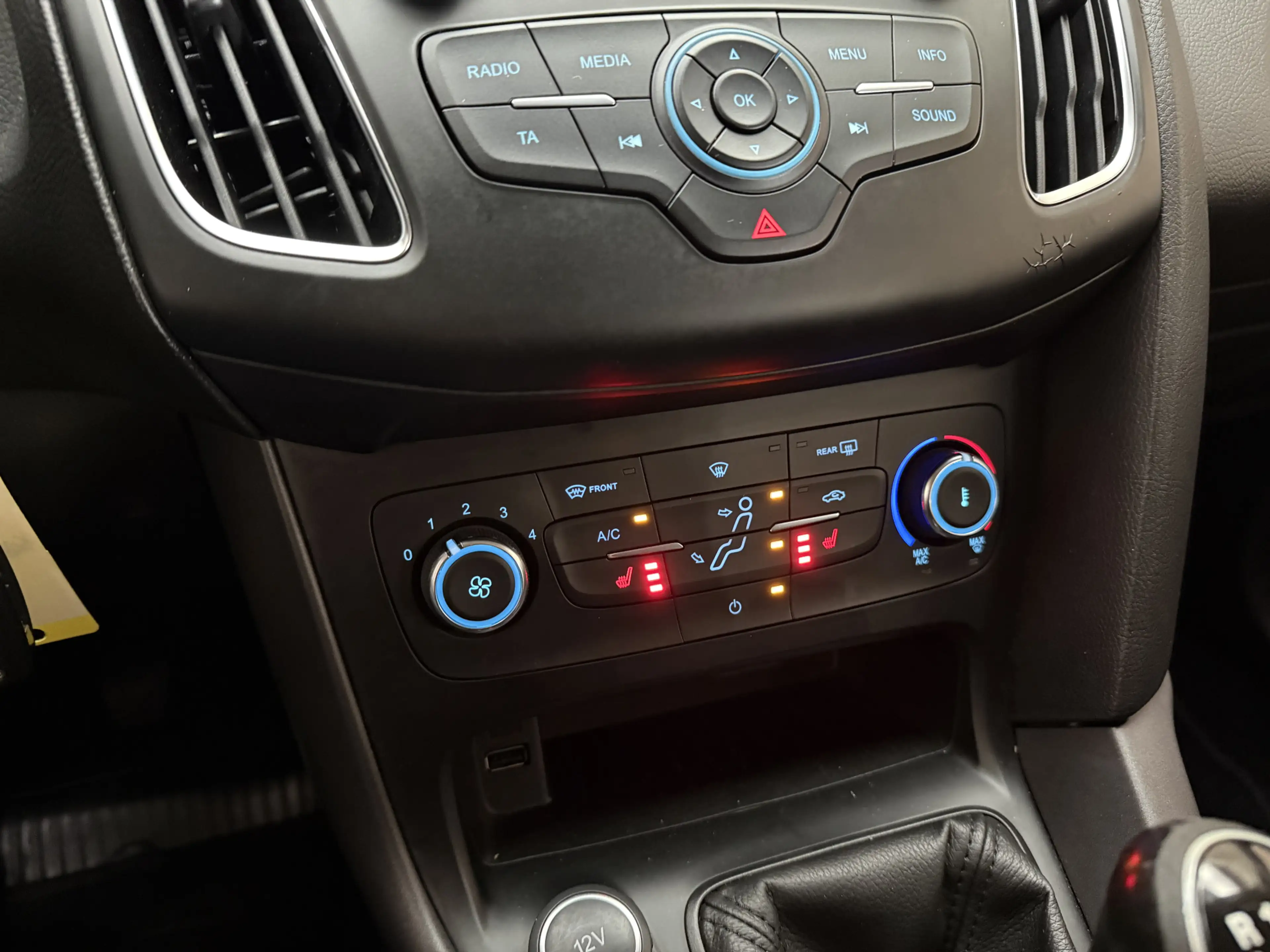 Ford Focus 1.0 Titanium Edition Stoel-/Stuurverwarming / PDC — photo 9