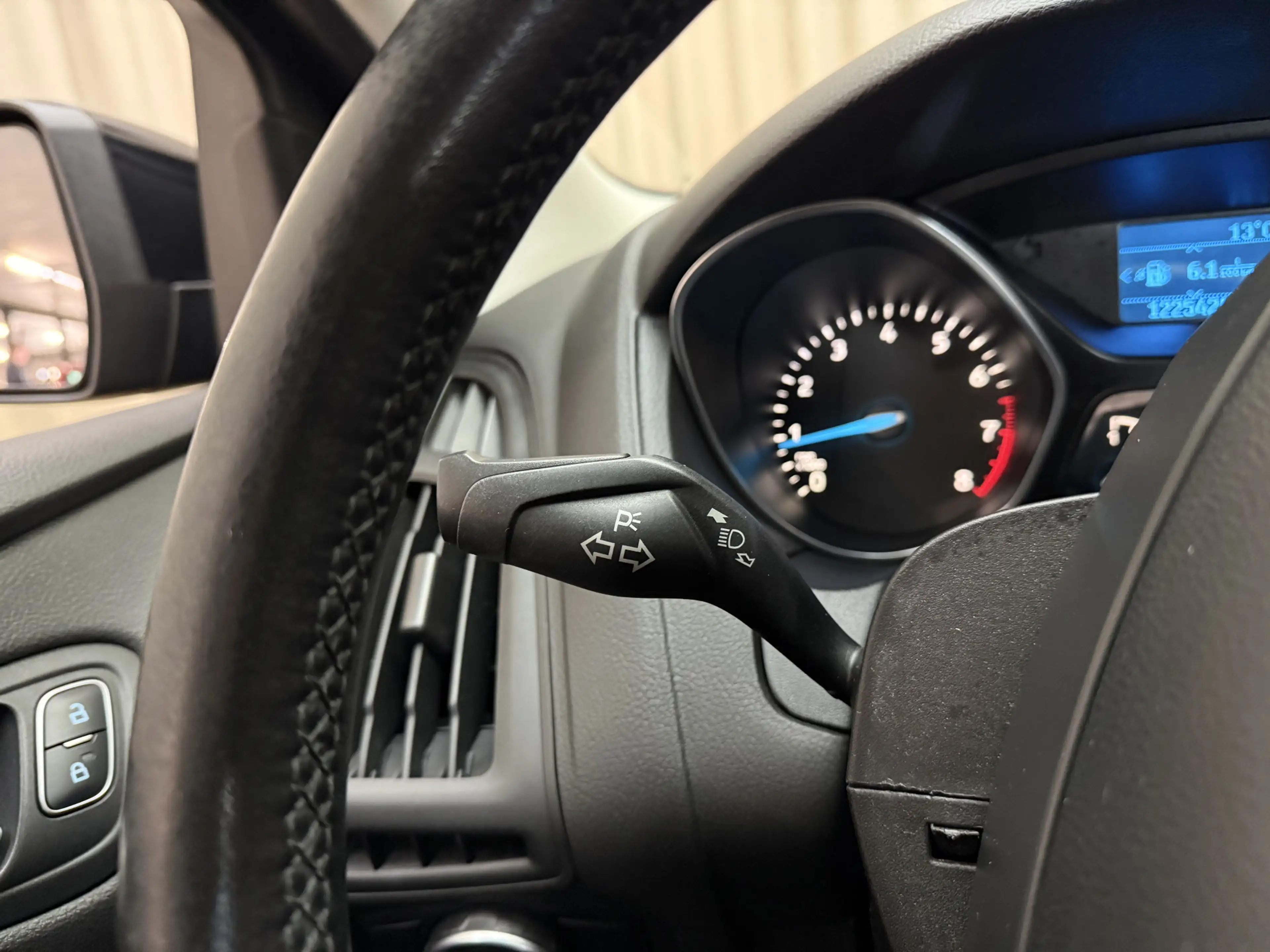 Ford Focus 1.0 Titanium Edition Stoel-/Stuurverwarming / PDC — photo 27