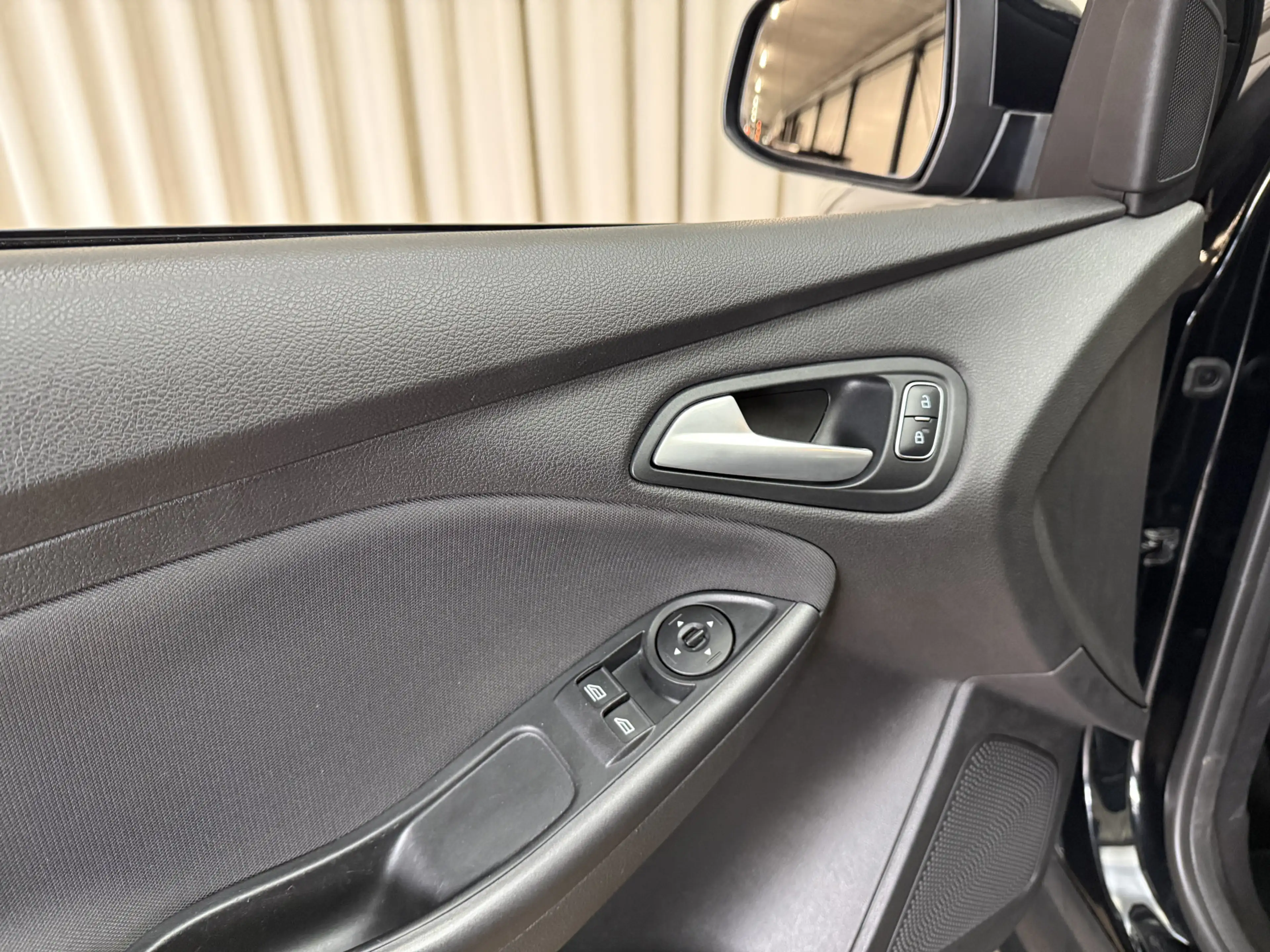 Ford Focus 1.0 Titanium Edition Stoel-/Stuurverwarming / PDC — photo 11