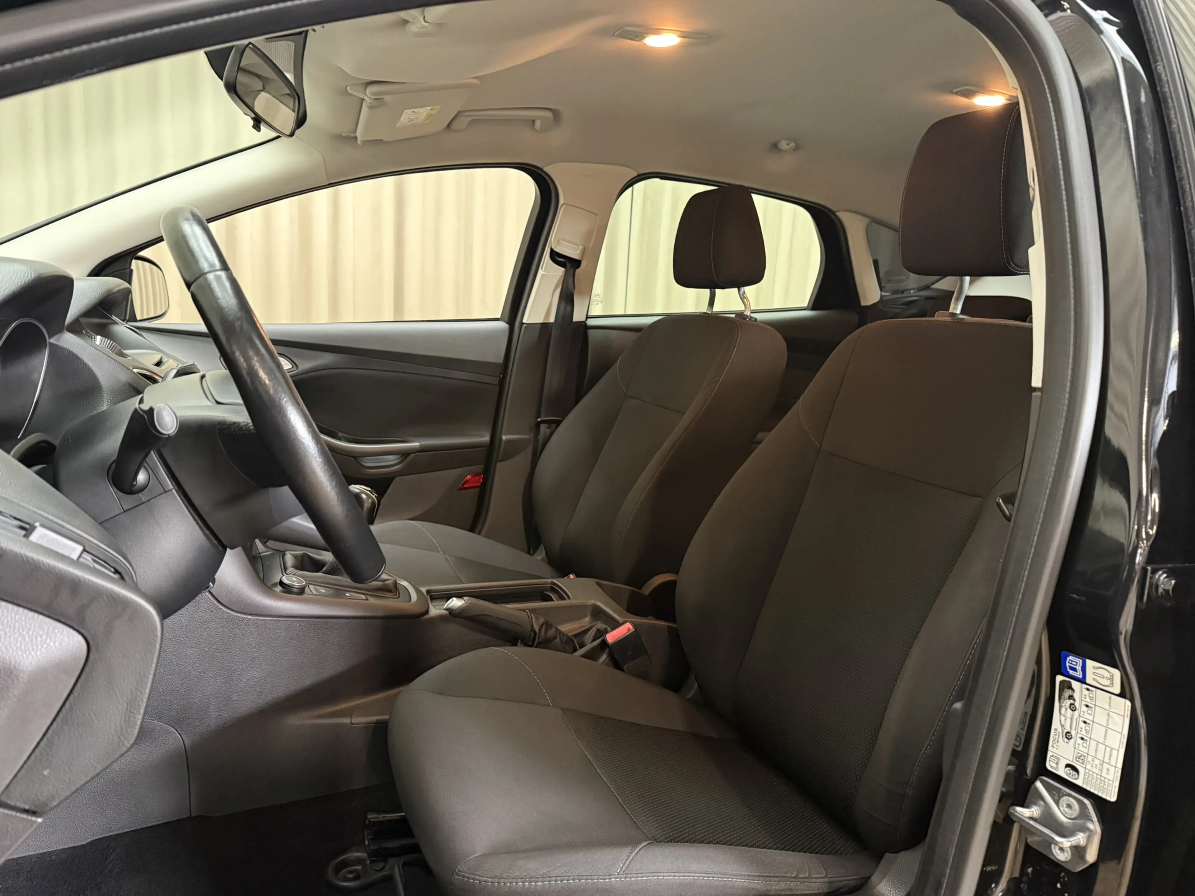 Ford Focus 1.0 Titanium Edition Stoel-/Stuurverwarming / PDC — photo 12