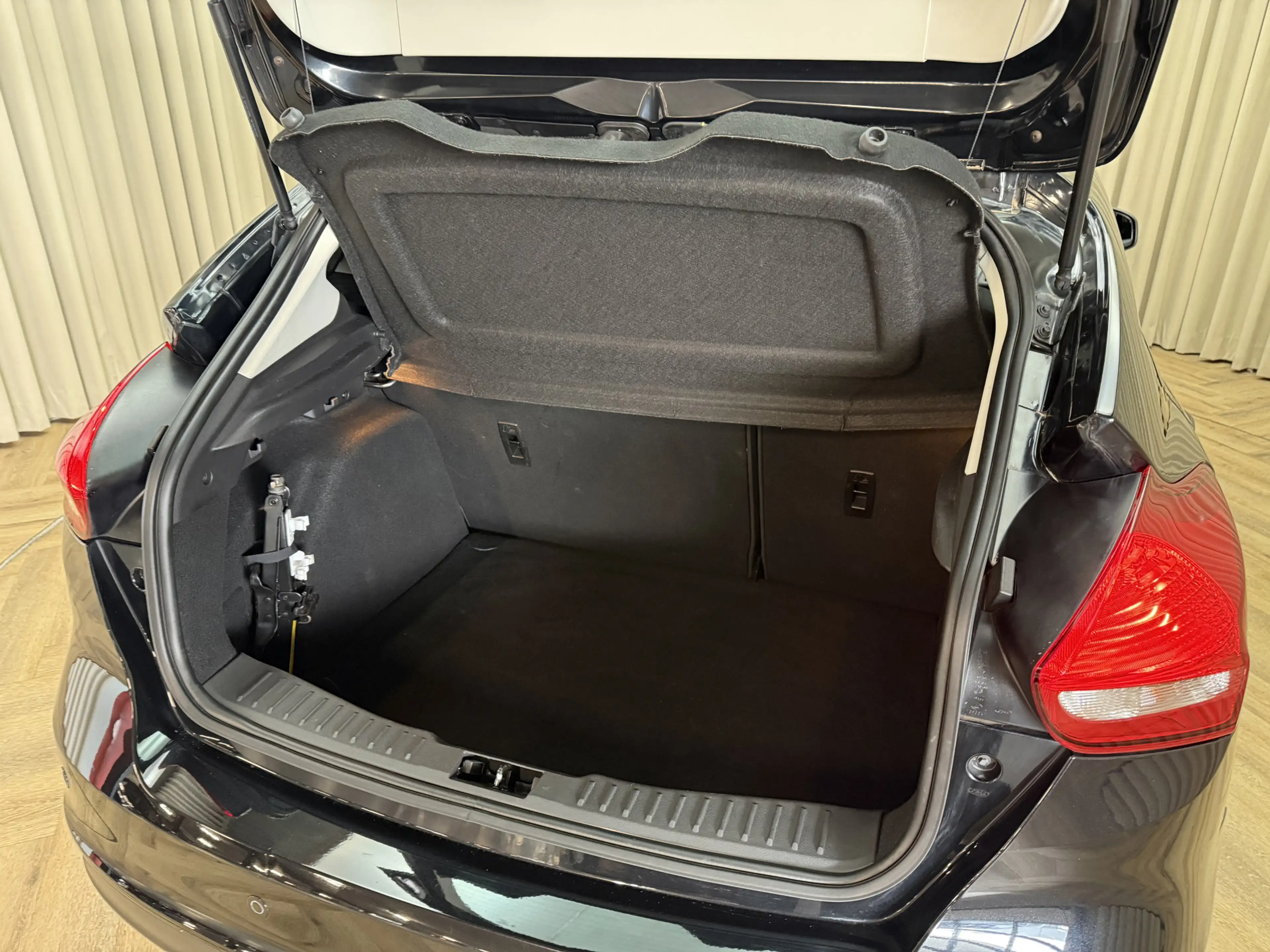 Ford Focus 1.0 Titanium Edition Stoel-/Stuurverwarming / PDC — photo 14