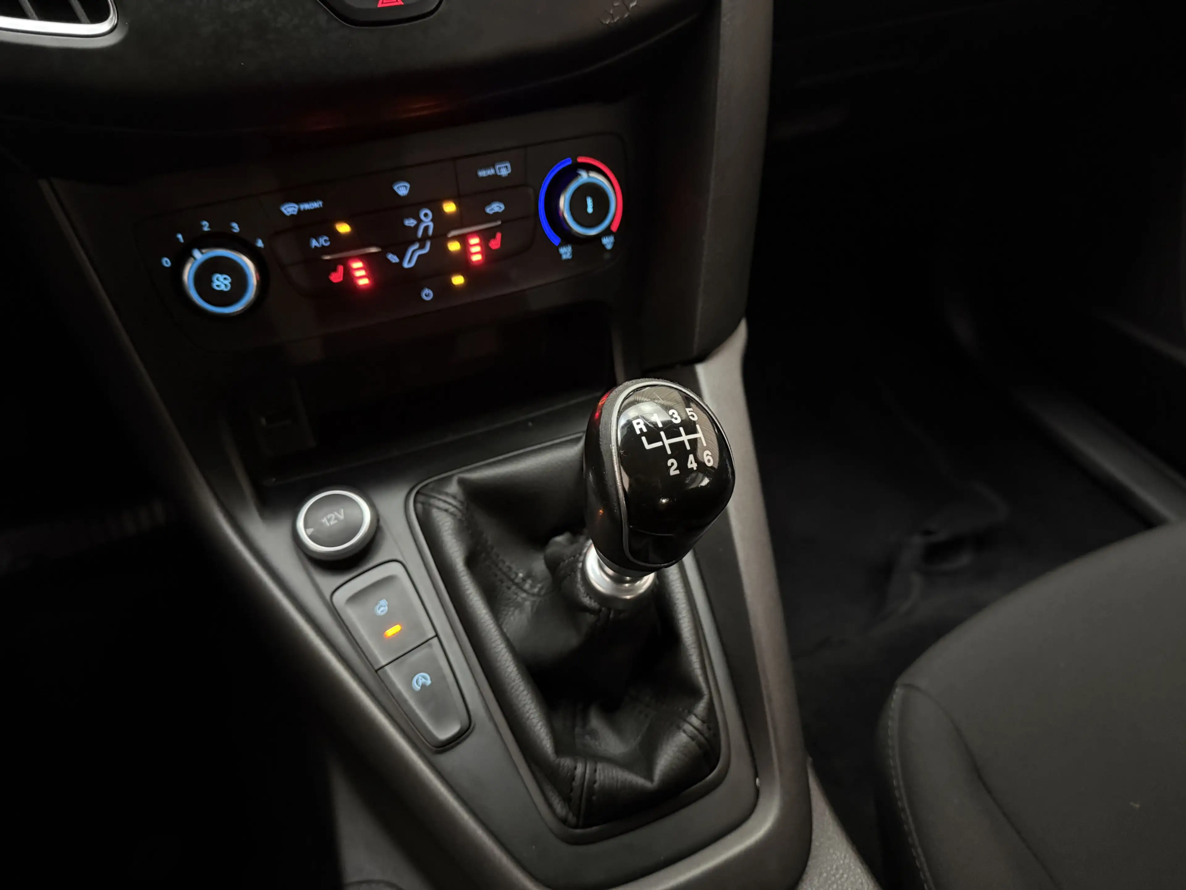 Ford Focus 1.0 Titanium Edition Stoel-/Stuurverwarming / PDC — photo 25
