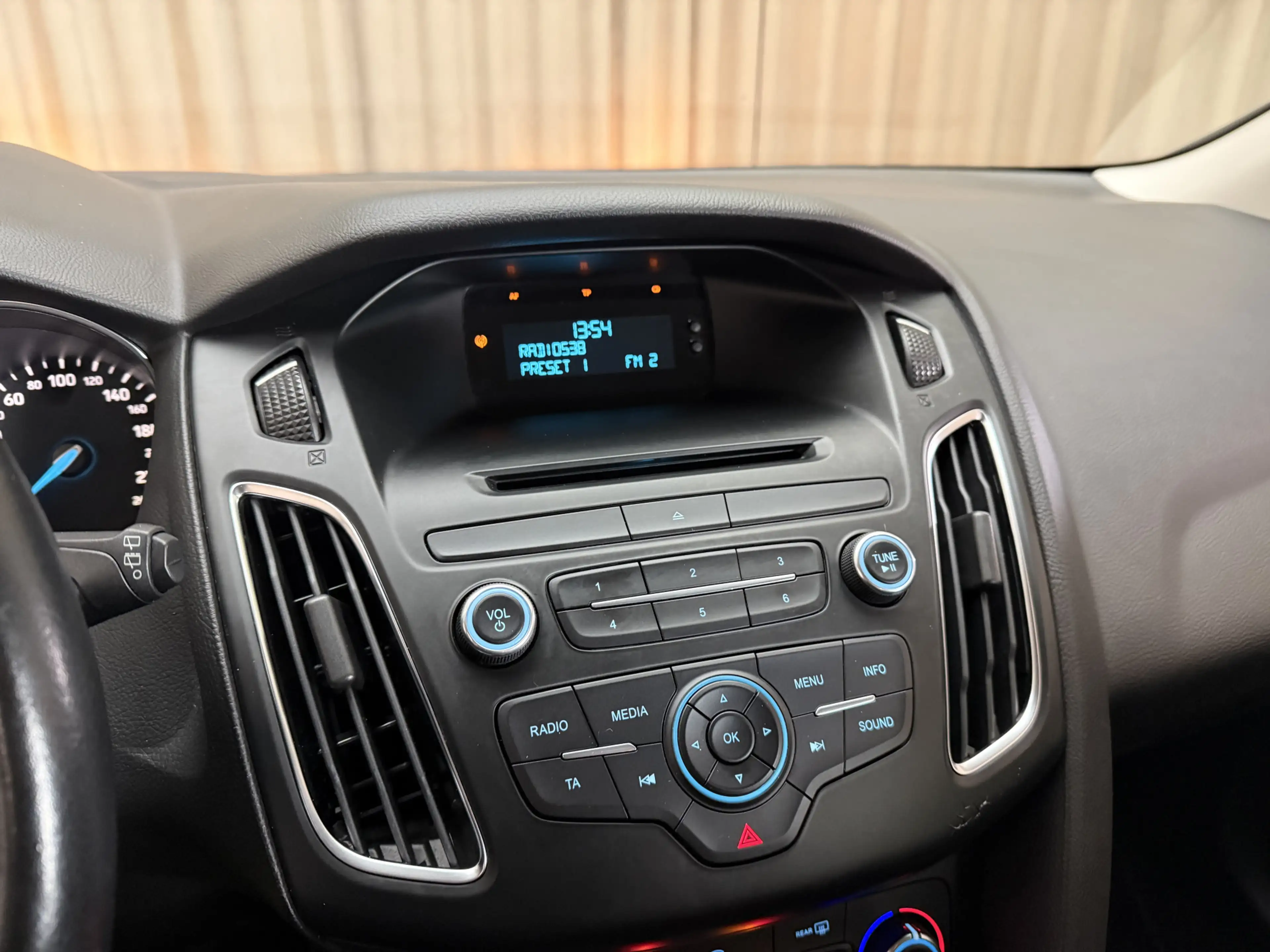 Ford Focus 1.0 Titanium Edition Stoel-/Stuurverwarming / PDC — photo 8