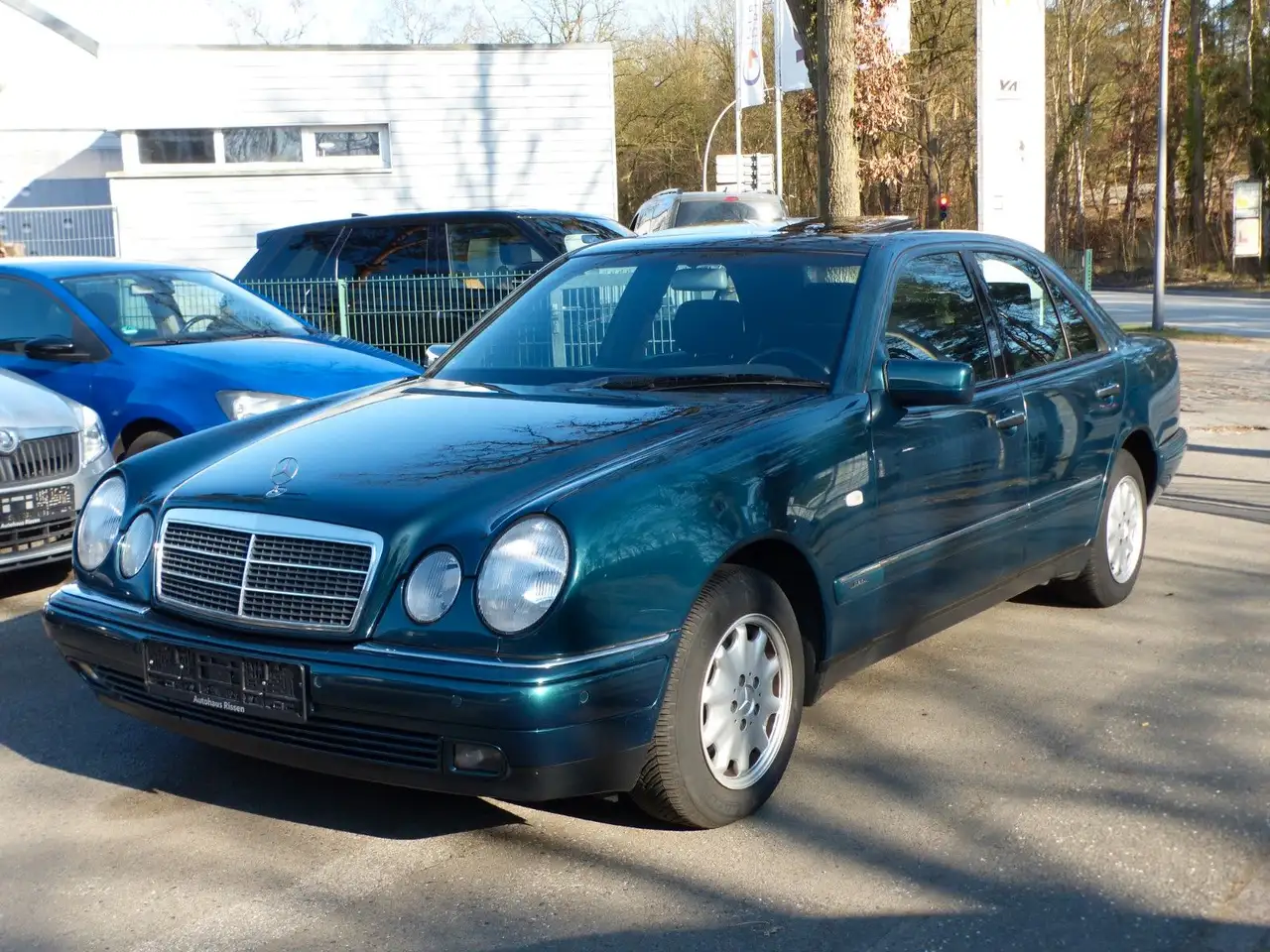 Mercedes-Benz E 230