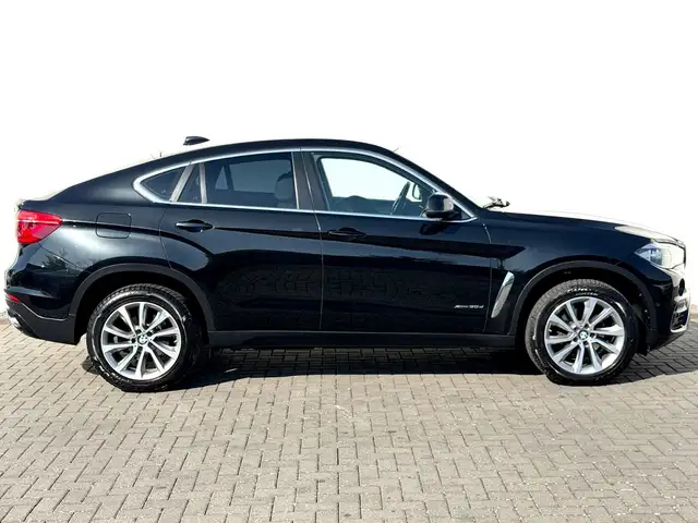 BMW X6 view 4
