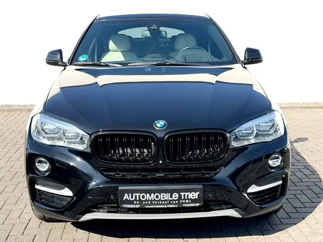 BMW X6 view 2
