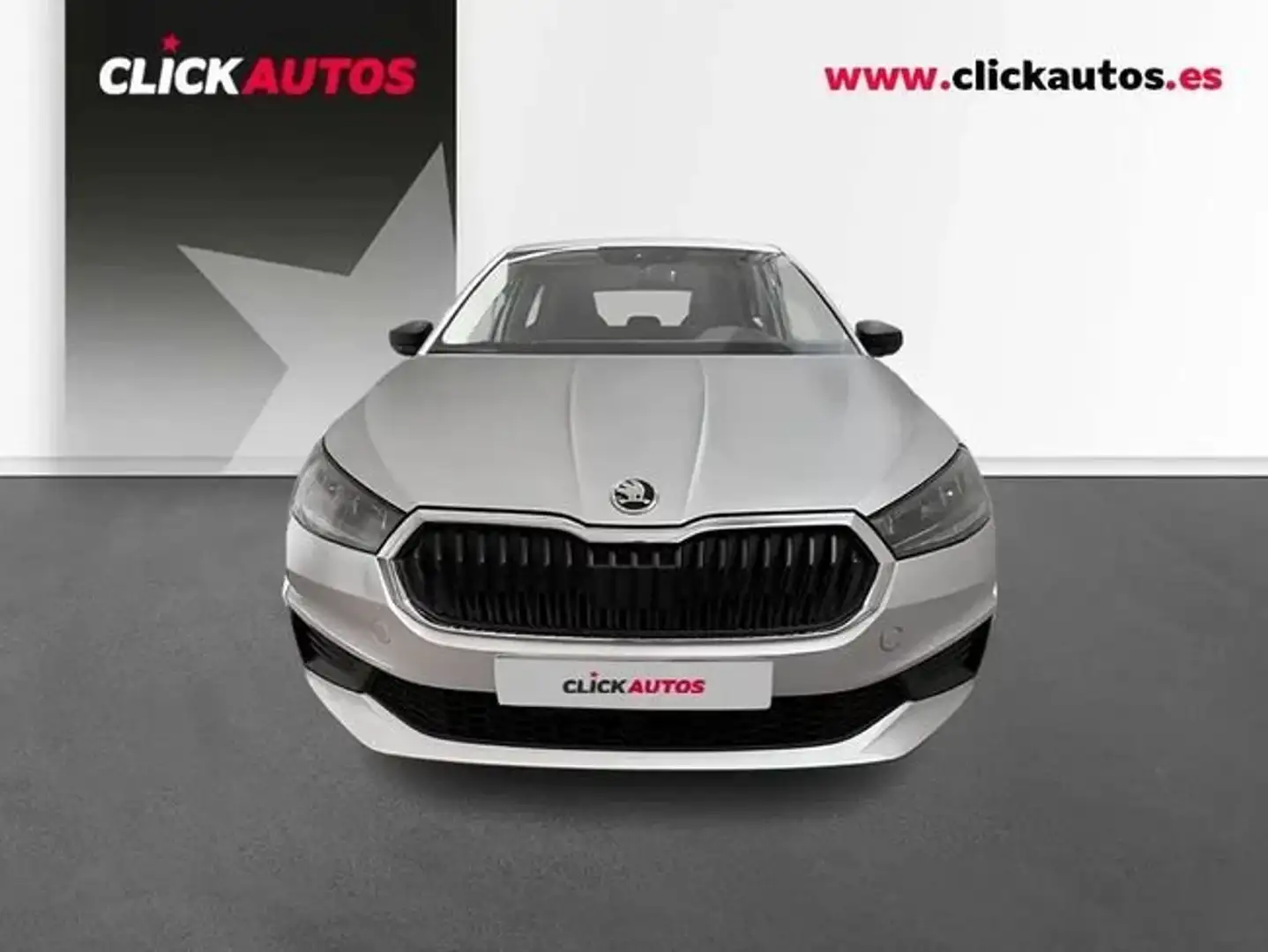 Skoda Fabia 1.0 MPI Essence 59kW Plateado - 2